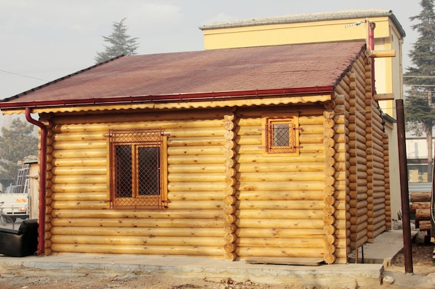 Read more about the article Как правильно утеплить дом из бруса снаружи: пошаговая инструкция, которая спасёт ваш бюджет